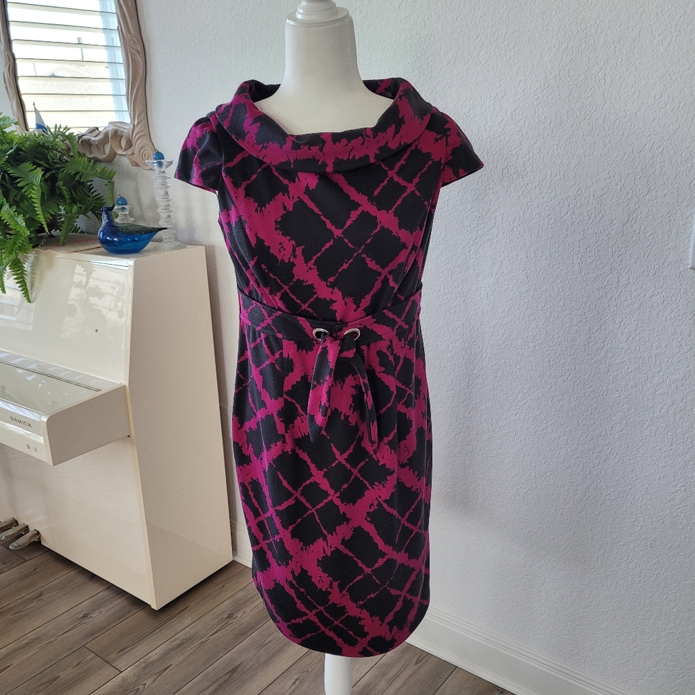 EUC Madison Leigh Cowl Neck Dress size 6